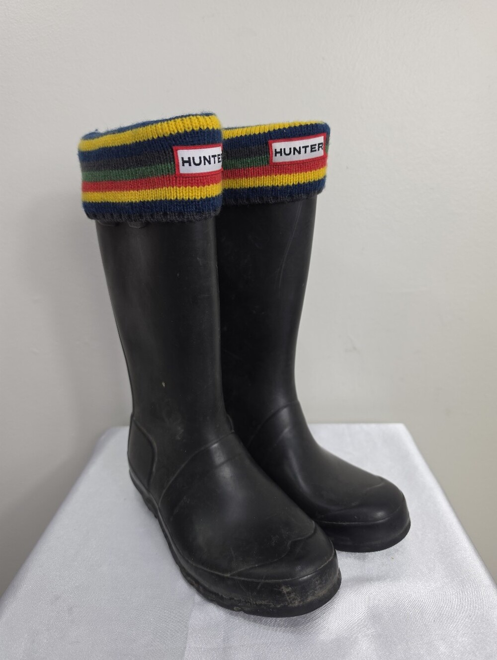 Hunter Kids Black Rain Unisex Boots with Striped  Socks Size 2B 3G